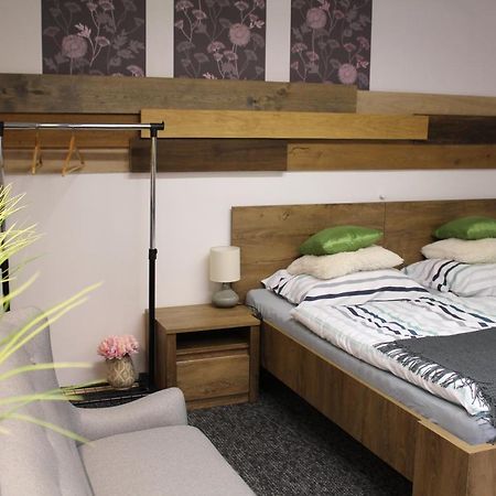 Apartmany Caffe & Grill Роуднице-над-Лабем Экстерьер фото